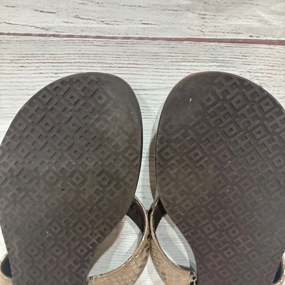 Tory Burch Thora Sandals Womens 8.5 Taupe Metallic Snake Print Logo Medallion